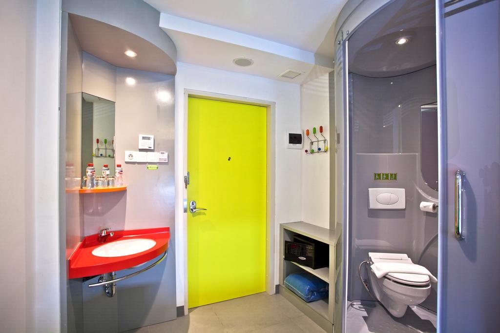 Pop! Hotel Gubeng Surabaya Szoba fotó