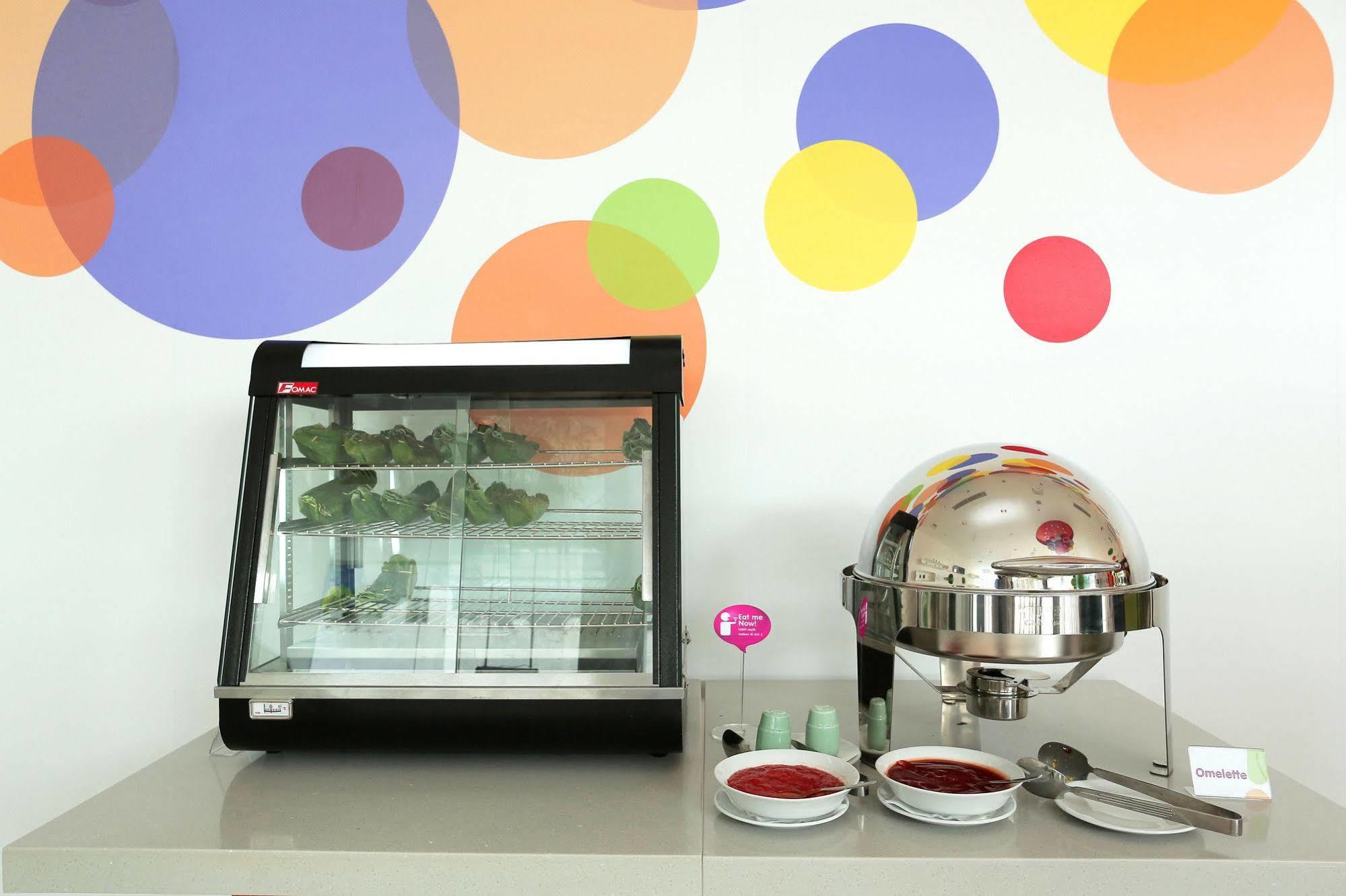 Pop! Hotel Gubeng Surabaya Kültér fotó